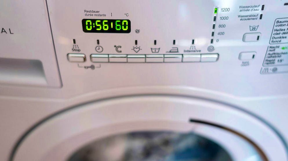 Per evitare la formazione di pieghe, può essere utile impostare la lavatrice a una velocità inferiore.