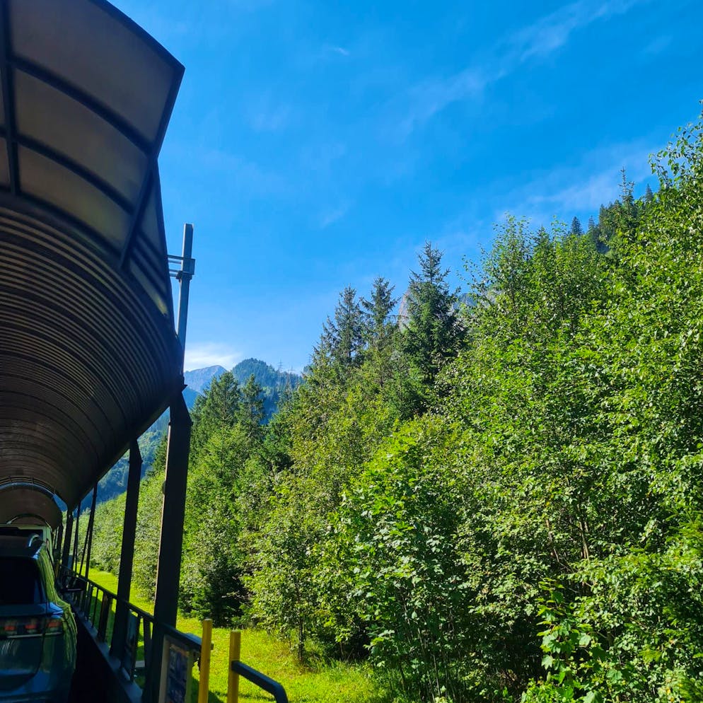 Verbindet das Berner Kandertal mit dem Walliser Lötschental: der Autoverlad Lötschberg.