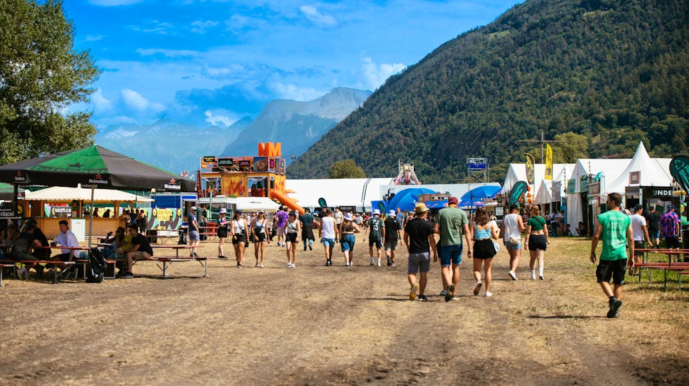 BG Gampel 1. Um 15.15 ist das Openair Gampel mit der Show von Opération Zéro musikalisch offiziell eröffnet worden.