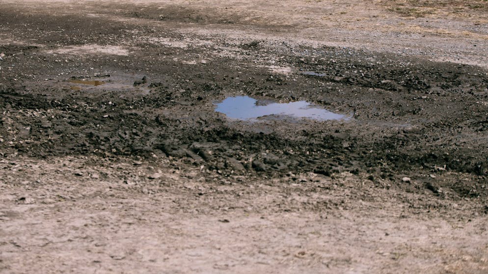 BG Gampel 1. Sollten die Wettervorhersagen zutreffen, dürften solche Pfützen ein gewohntes Bild werden.