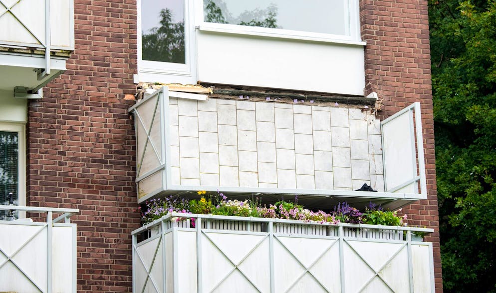 Balkon in Hamburg abgestürzt. Sechs Menschen wurden verletzt, einer davon lebensgefährlich.