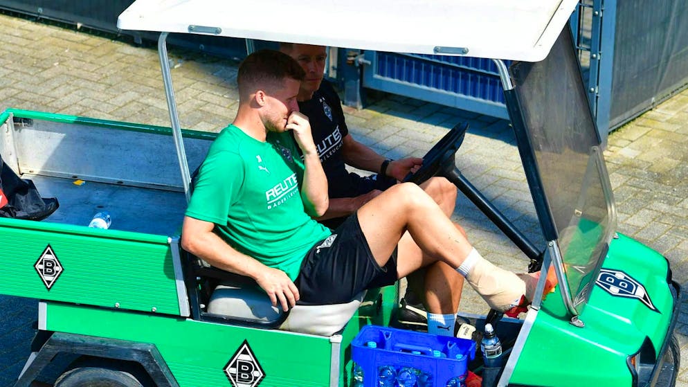 Nico Elvedi has to leave training early.