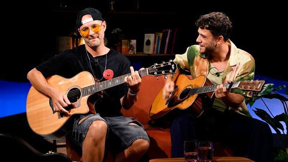 Luca Hänni sings new song. 