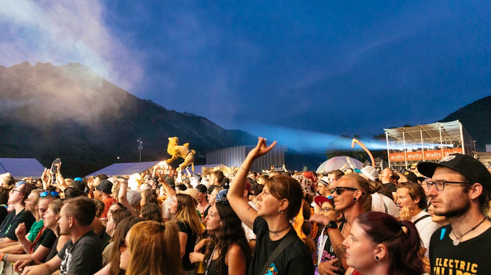 BG Gampel 4. Das Publikum dankte es und schwang das Tanzbein.