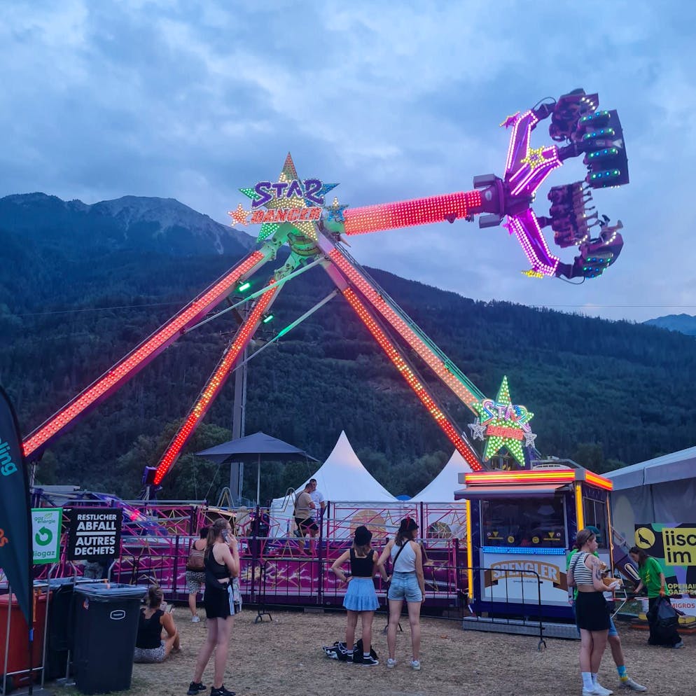 Der «Star-Dancer» bringt die Besucher*innen in luftige Höhen.