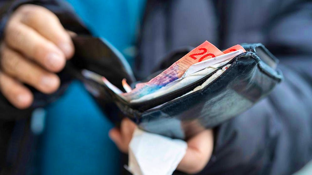 The median salary in Switzerland has risen to CHF 7024 gross per month.