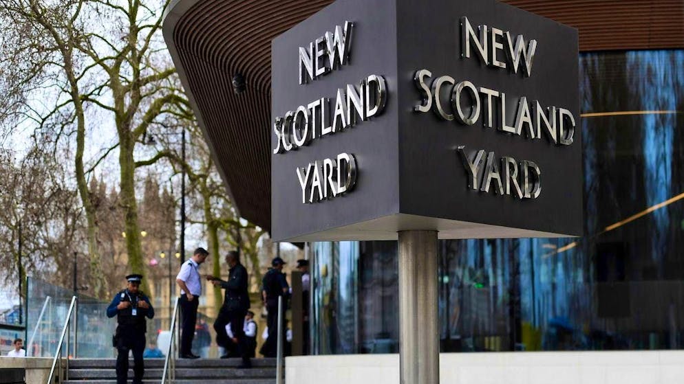 Scotland Yard: The headquarters of the London police. (theme picture)