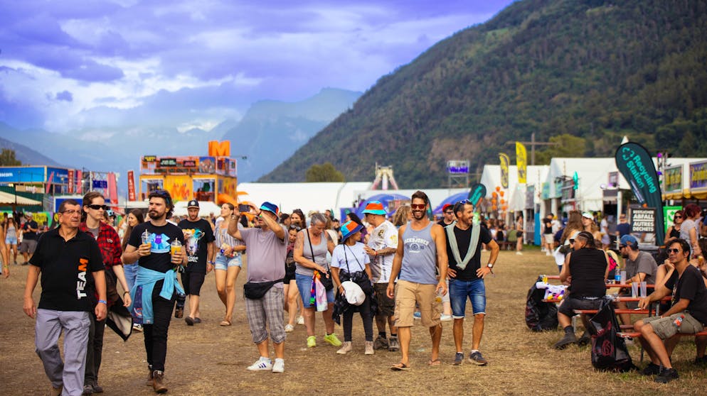 BG6 Gampel. Das Festivalgelände füllt sich immer mehr, die Vorfreude auf einen ereignisreichen Abend ist spürbar.