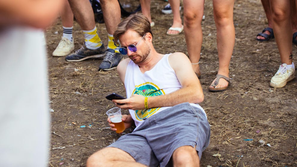 BG6 Gampel. Derzeit reicht der Platz noch für eine kurze Verschaufpause am Boden. Spätestens wenn am Abend die Headliner an der Reihe sind, dürfte dies schwierig werden.