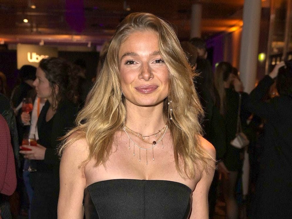 TV presenter Lola Weippert has shared with her followers on Instagram that she has been diagnosed with a benign tumor.