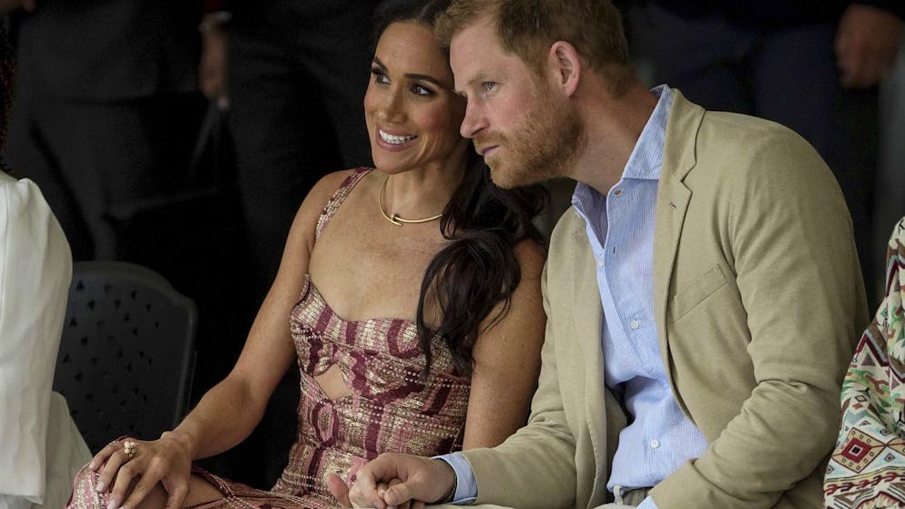 Exiled royals on the road in South America. Harry and Meghan show themselves to be in love in Colombia