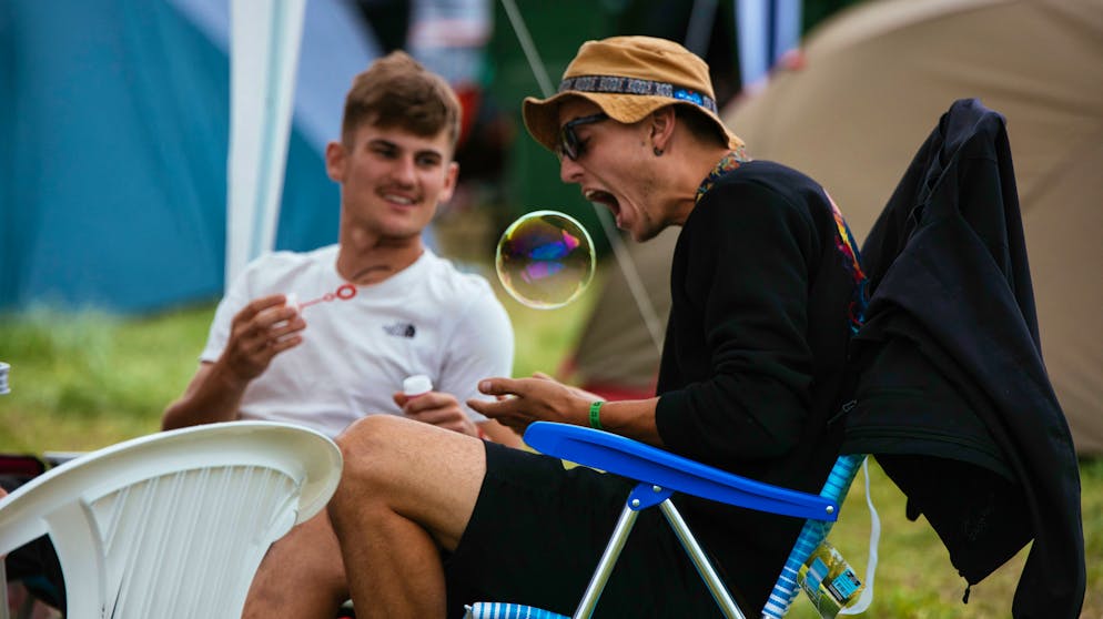 BG9 Gampel. ...oder üben sich im Machen von Seifenblasen.