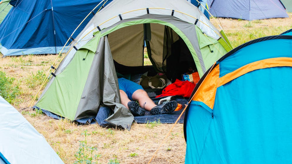 BG9 Gampel. Einige erholen sich allerdings noch von den Strapazen der letzten Partynacht.