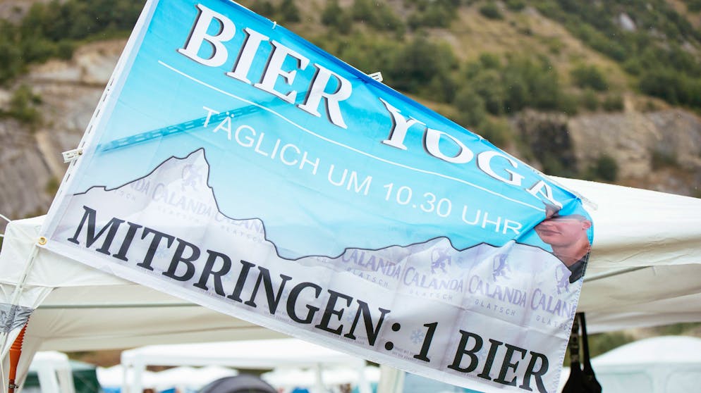 BG9 Gampel. Und wer sich sportlich betätigen will, kann sich jeweils um 10.30 Uhr im Bier-Yoga versuchen.