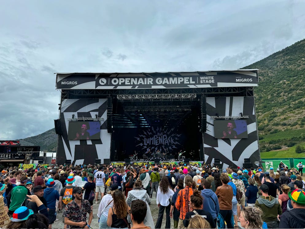 BG15 Gampel. Als zweitletzter Act spielt das Lumpenpack auf der White Stage.