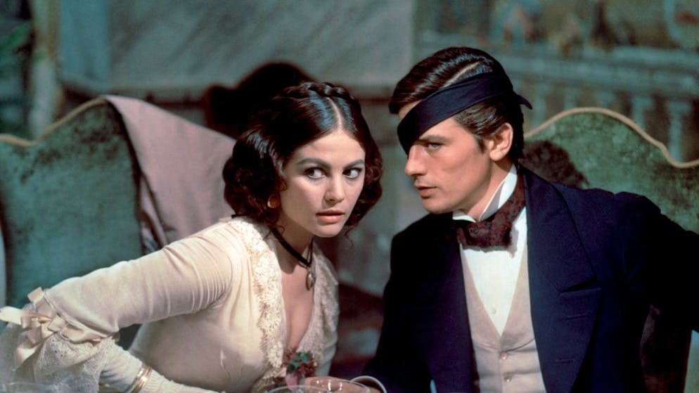 Message transmis: Claudia Cardinale absente des obsèques de Delon «en  raison d'un trop grand chagrin» | blue News
