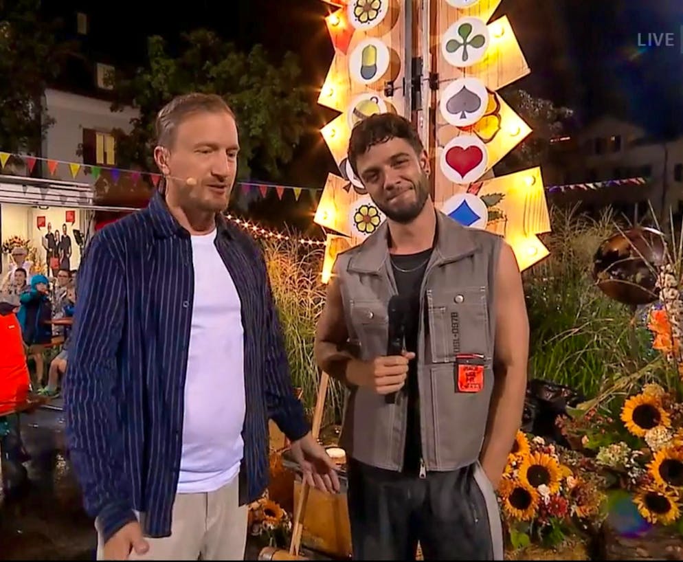 Soon to be admired as a presenter: singer and new father Luca Hänni (right) next to co-host Stefan Büsser.