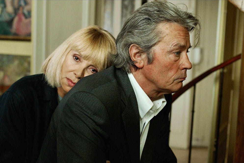 Mireille Darc et Alain Delon à la télévision en 2003.