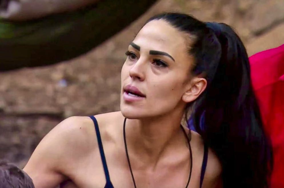 Takes the place of the former "Cologne 50667" Actor David Ortega, who was eliminated from the jungle camp on the second day: the Swiss reality TV star Elena Miras.