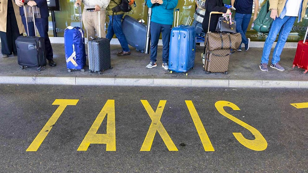 Uber's driving services are criticized by trade unions and others as competition to conventional cab companies. They are now permitted in the city of St. Gallen. (archive image)