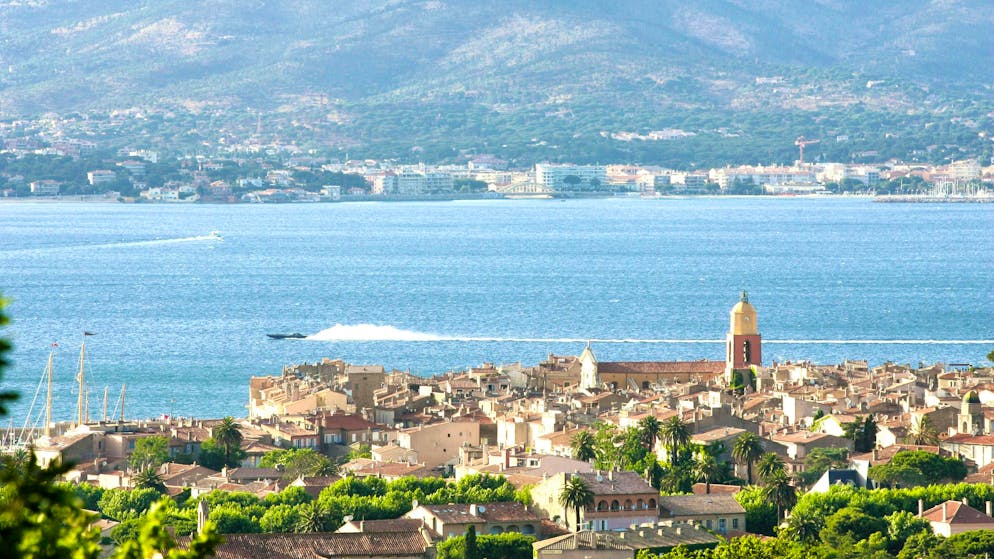 Ecco perché. Il disperato appello della sindaca di Saint-Tropez ai turisti: «Non venite più»
