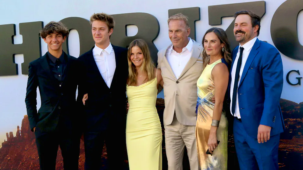 Al cinema con «Horizon». Kevin Costner sul divorzio: «Il cuore dei miei figli è spezzato»