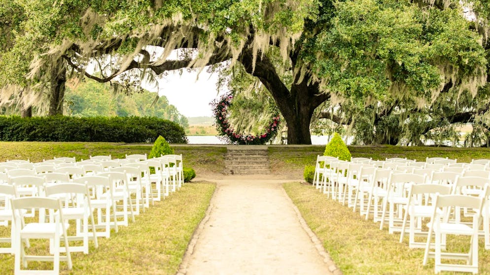 «Cibo da conigli». Gli sposi scelgono un menù vegano da 14'000 euro, ma gli invitati ordinano la pizza