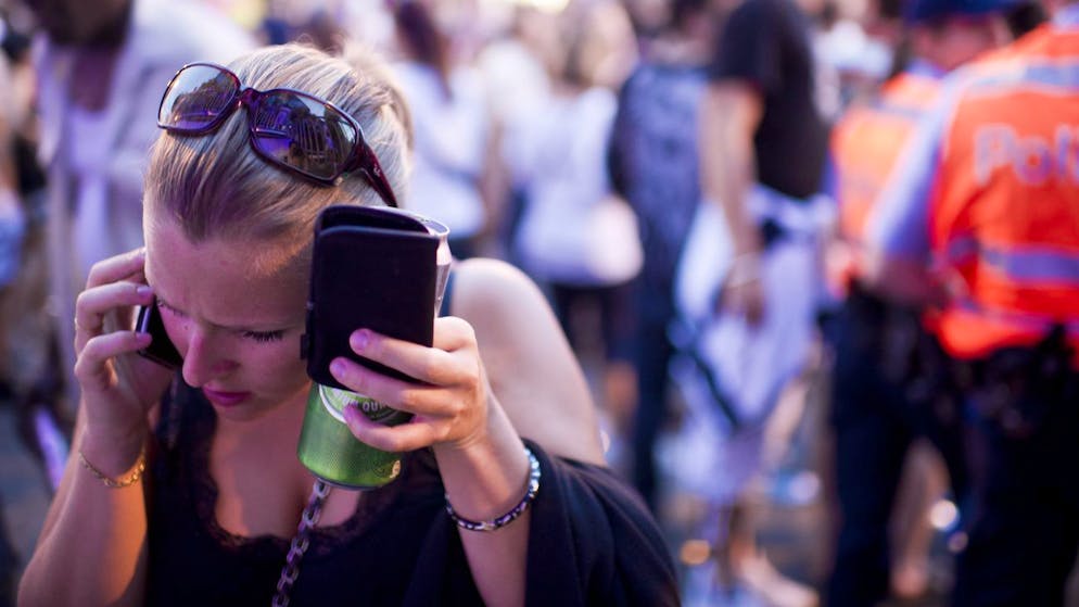 Diebesgut von der Street Parade. Italienische Polizei stoppt Mann mit 121 gestohlenen Handys