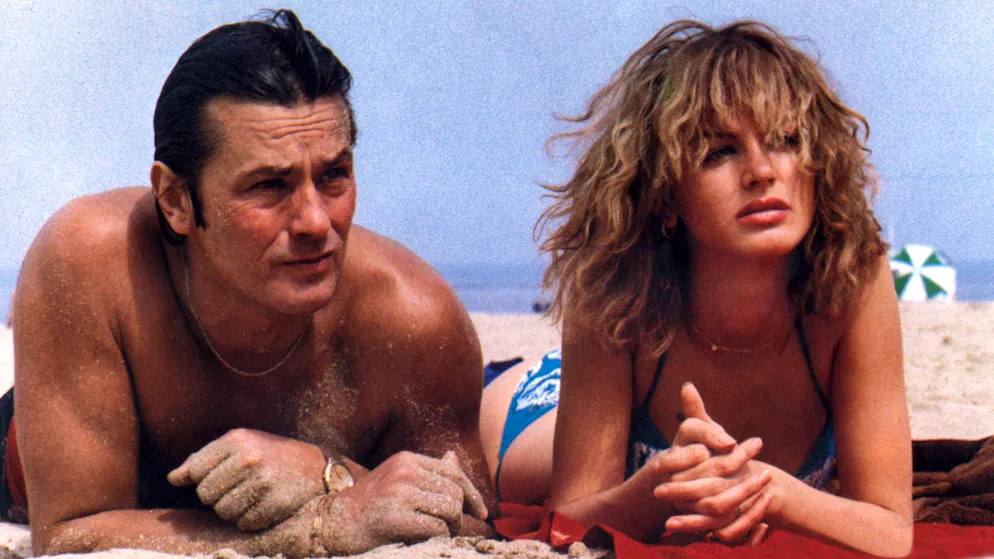 «Je l’ai senti me toucher...». Une actrice italienne évoque sa relation torride avec Alain Delon