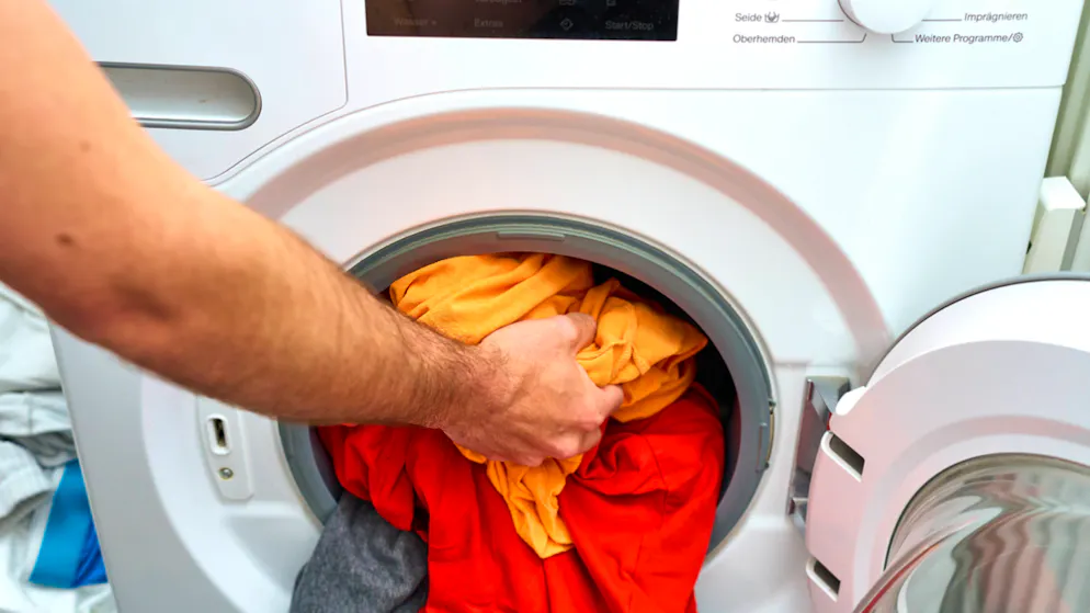 Costoso, macchiato e non ecologico. Ecco perché il popolare programma di lavaggio breve non è una buona idea