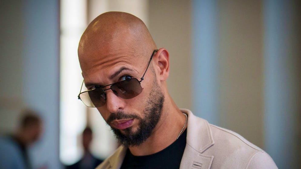 Banni d'Instagram et de TikTok pour des propos misogynes, Andrew Tate est toutefois suivi par 9,9 millions de personnes sur le réseau social X, un chiffre en constante augmentation (archives).