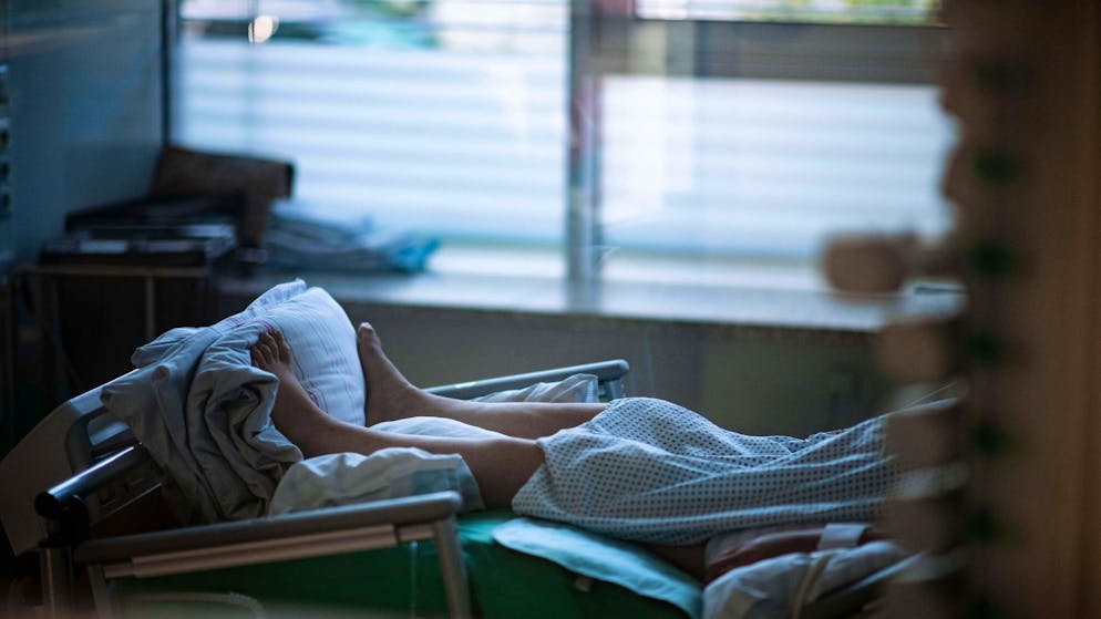 His wife wants to shake things up. Senior thinks he's just getting old - and dies of cancer