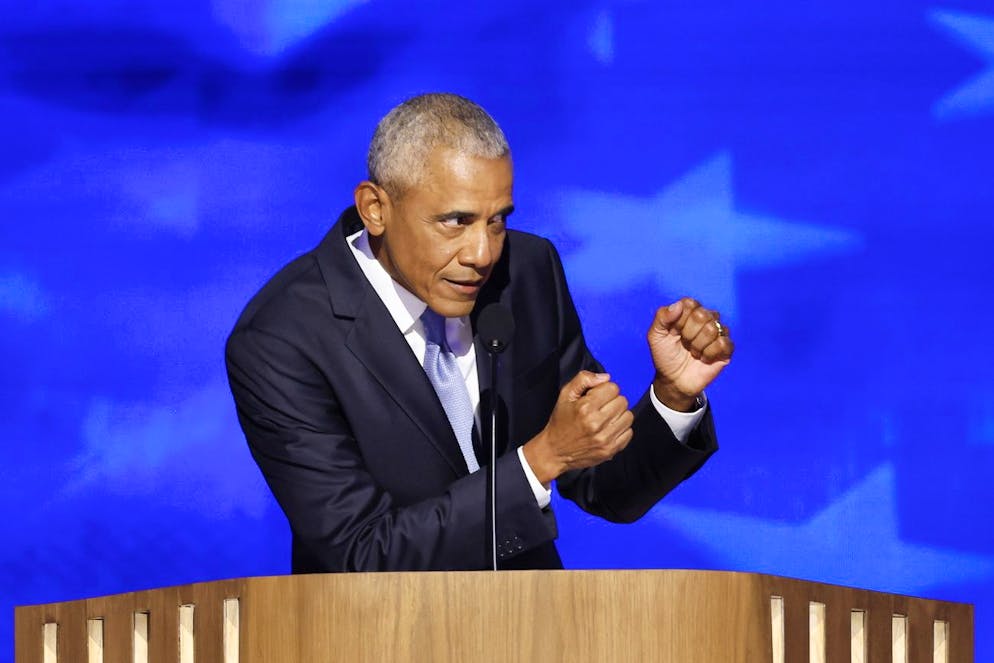 Gli Obama attaccano Trump e lanciano Kamala: «Yes she can». L'ex presidente Barack Obama durante il suo discorso ha definito Trump «un miliardario di 78 anni che non ha smesso di lamentarsi dei suoi problemi.».