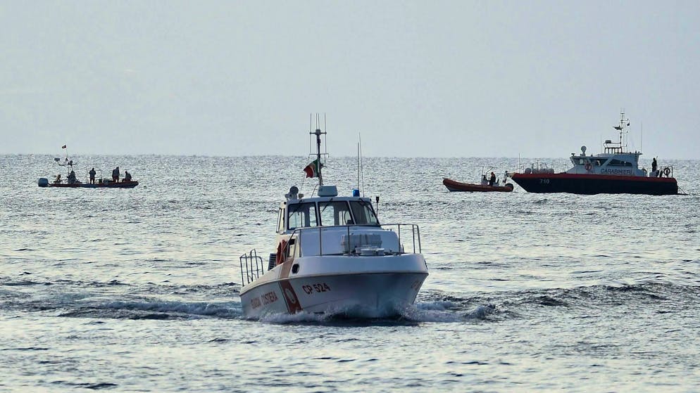 Affondamento al largo della Sicilia: una festa si trasforma in incubo. Sei persone sono ancora disperse.