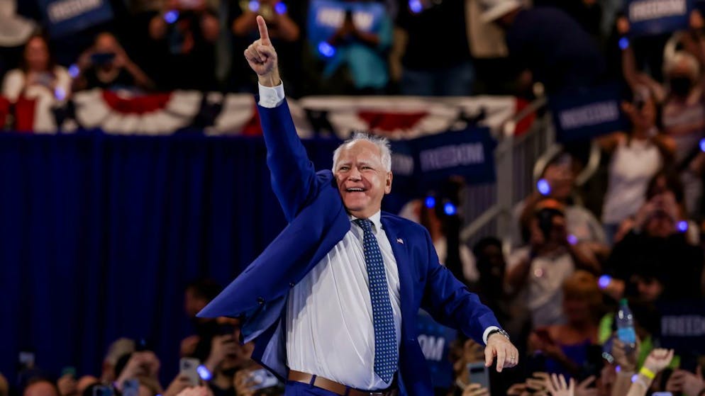 USA 2024. Alla convention democratica è il giorno di Tim Walz e Bill Clinton