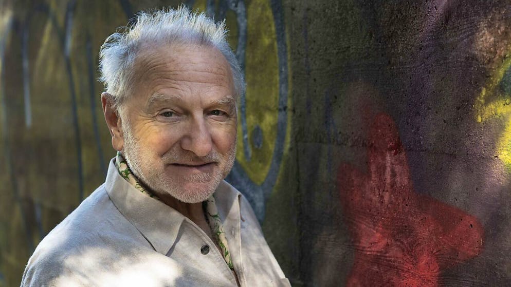 Der Dokumentarfilmer Eric Bergkraut hat vor gut einem Jahr seine Frau verloren. Die Autorin Ruth Schweikert starb Anfang Juni 2023 an Krebs. In einem Buch nimmt er öffentlich Abschied mit einer Art Protokoll der letzten hundert Tage der Sterbenden.