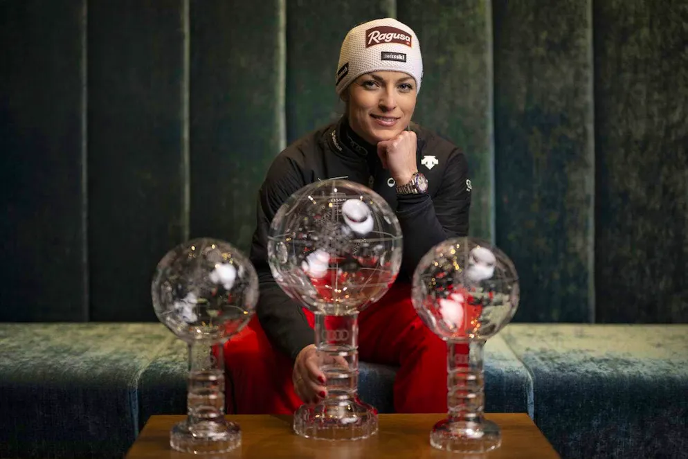 Tre globi di cristallo per la migliore sciatrice della stagione: lo scorso inverno, Lara Gut-Behrami ha vinto le classifiche di slalom gigante e super-G oltre che la generale di Coppa del Mondo.