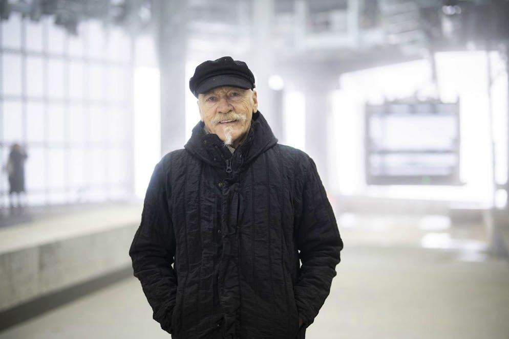 Kurz vor Weihnachten 2023 hat Reto Gurtner, Verwaltungsratspräsident der Weisse Arena Gruppe eine neue Bahn eröffnet, die auf Knopfdruck der Passagiere startet.