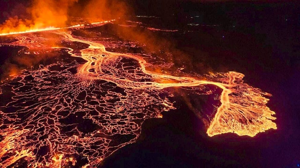 Latest news Bubbling lava fountains New volcanic eruption in Iceland