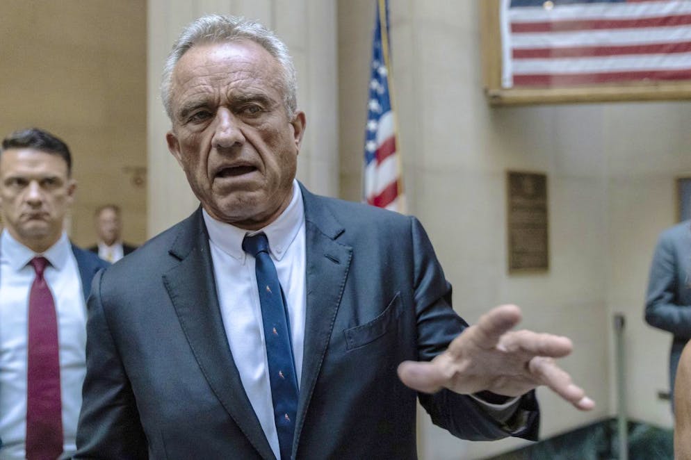 La svolta era nell'aria: Robert F. Kennedy Jr. si è ritirato dalla corsa alla Casa Bianca e ha annunciato il suo endorsement a Donald Trump.