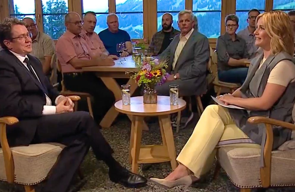 Die Moderatorin und ihr oberster Chef im Gespräch: Fabienne Gyr und Albert Rösti.
