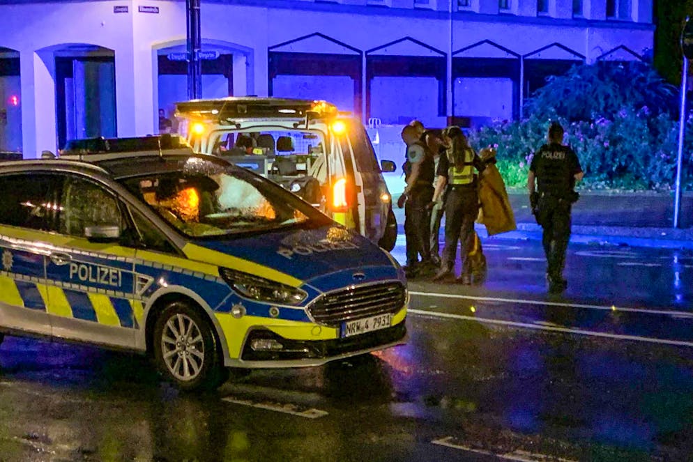 Mutmasslicher Täter nach Solinger Anschlag in U-Haft - Gallery. Der Syrer stellte sich am Samstagabend der Polizei.
