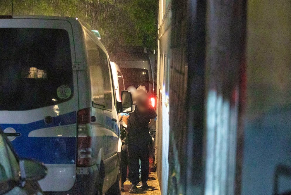 Mutmasslicher Täter nach Solinger Anschlag in U-Haft - Gallery. Auch eine Flüchtlingsunterkunft in Solingen wurde durchsucht - und ein Zeuge auf eine Wache gebracht.