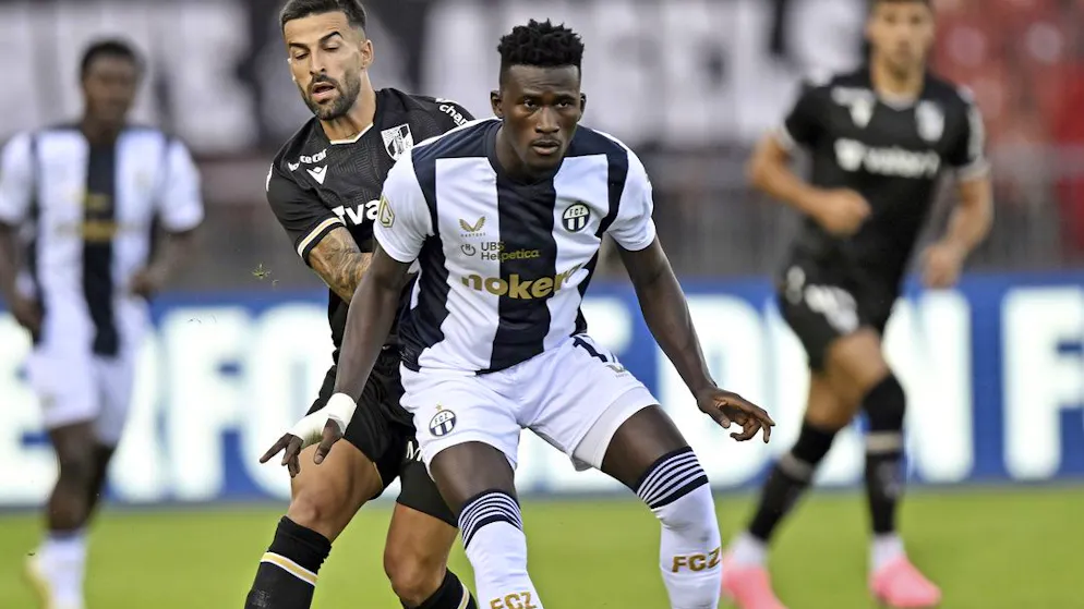 Cheick Condé (vorne) träumt von einem Wechsel in eine grosse europäische Liga.