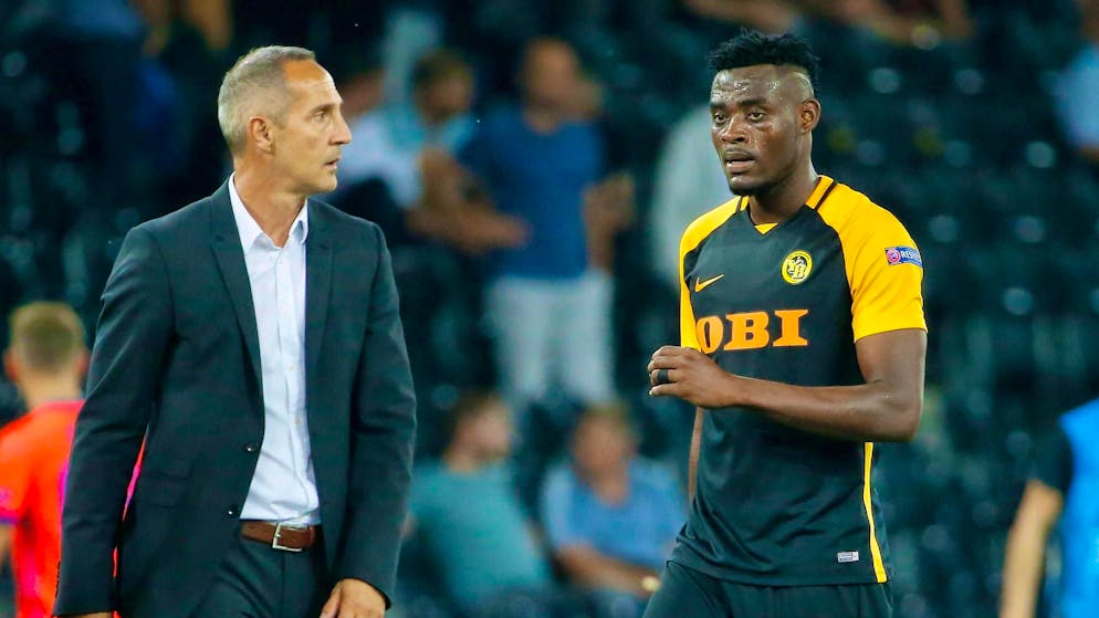 Coach Adi Hütter and unlucky Kasim Adams Nuhu are disappointed after the first leg defeat.