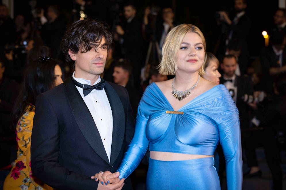 Florian Rossi et Louane assistent au tapis rouge de «The Idol» lors de la 76e édition du festival de Cannes au Palais des Festivals, le 22 mai 2023 à Cannes, France.