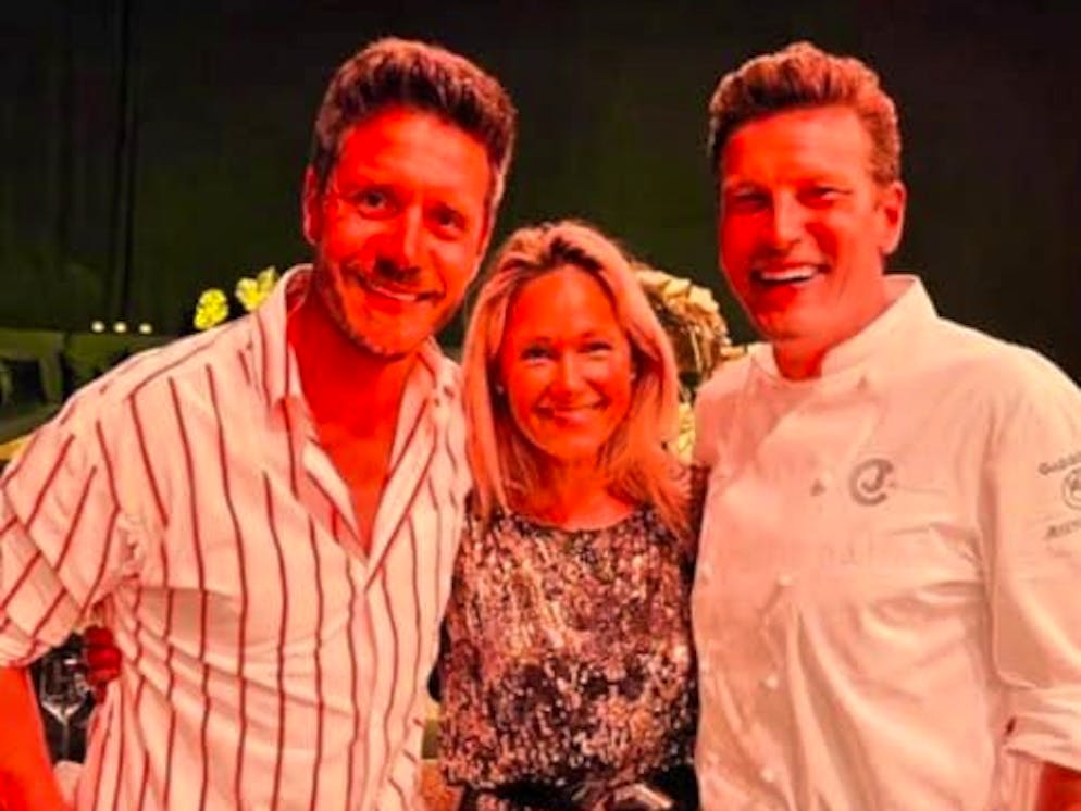 Star-studded line-up at the Adele concert: on Friday, pop singer Helene Fischer and her husband Thomas Seitel were among the guests. The couple posed for a photo in the VIP area with star chef Christian Jürgens.