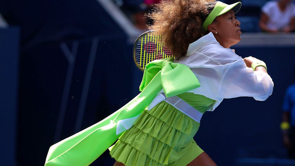 US Open. Naomi Osaka frappe fort en tenue bonbon sur le court