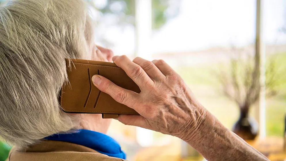 Senior citizens were ripped off for a total of hundreds of thousands of francs by telephone fraud. (symbolic image)