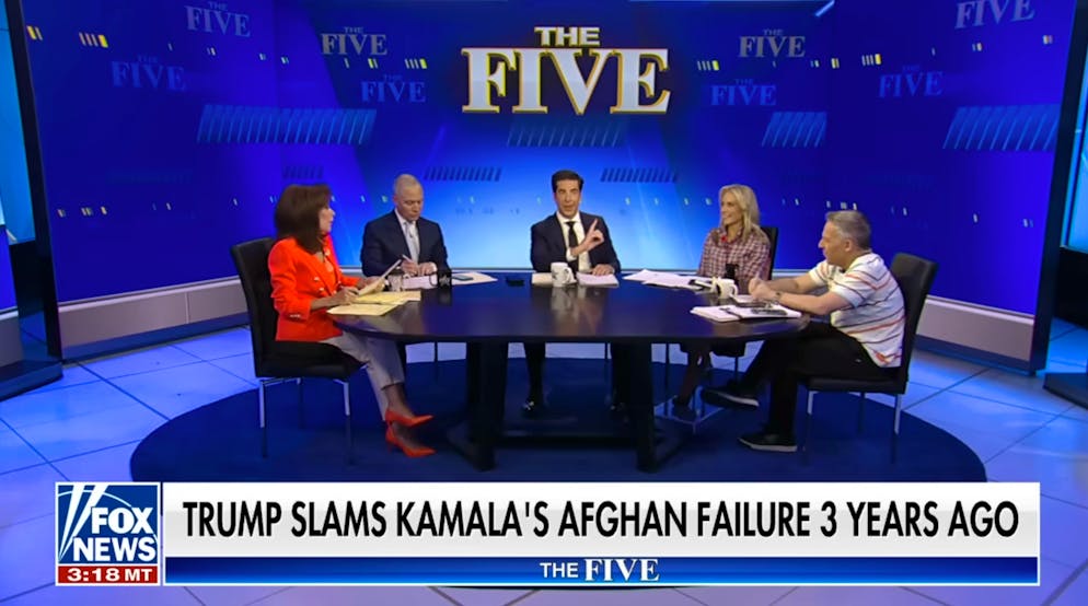 Links Jeanine Pirro, Jesse Watters in der Mitte und rechts daneben Dana Perino.